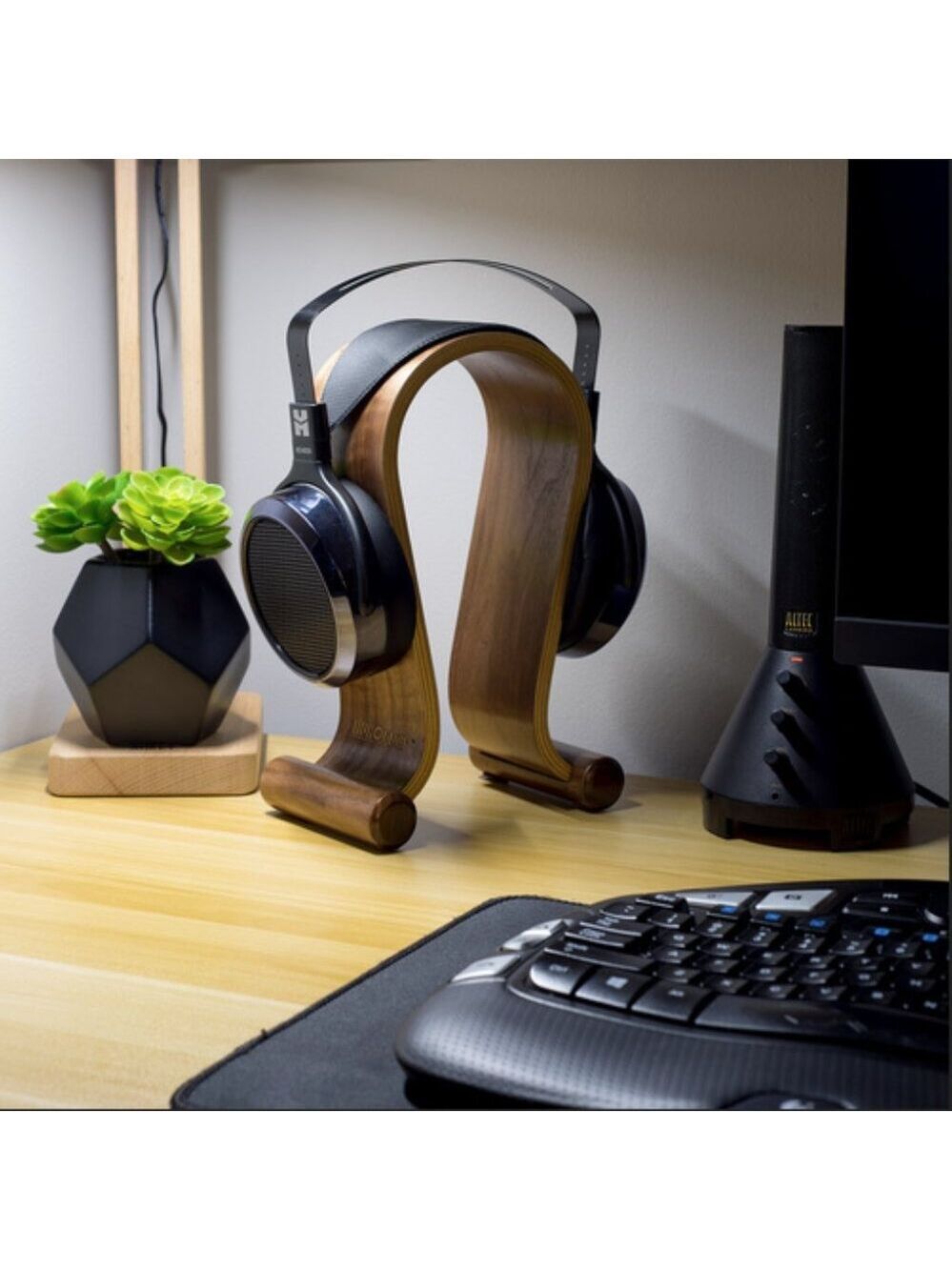 Wooden Headphone Stand Display Tabletop Holder for Headsets (Deco Gear) - Picture 2 of 13